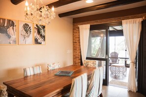 House Premium com Jacuzzi Privativa e Vista do Lago - Ibiraquera Life | Dining room