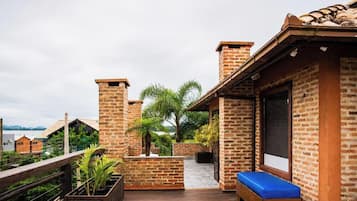 House Premium com Jacuzzi Privativa e Vista do Lago - Ibiraquera Life | Vistas al jardín