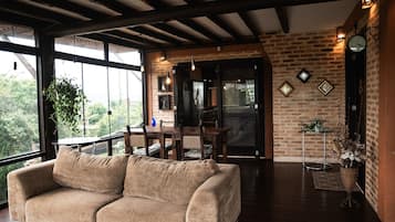 House Premium com Jacuzzi Privativa e Vista do Lago - Ibiraquera Life | Living area