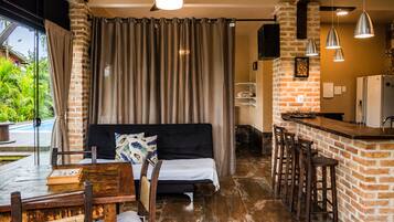 Studio Jardim - Ibiraquera Life | Private kitchen | Microwave, stovetop, toaster, cookware/dishes/utensils