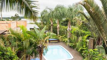 Outdoor pool, pool umbrellas, sun loungers