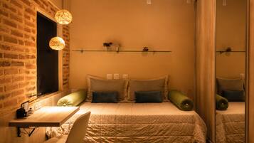 House Premium com Jacuzzi Privativa e Vista do Lago - Ibiraquera Life | Roupas de cama premium, escrivaninha, cortinas blackout
