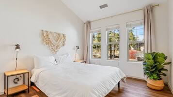 2 habitaciones, tabla de planchar con plancha y cuna de viaje