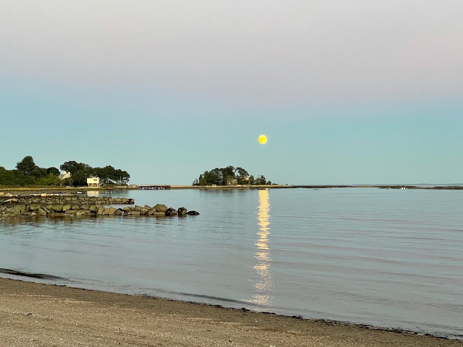 靠近海滩、沙滩椅、沙滩毛巾