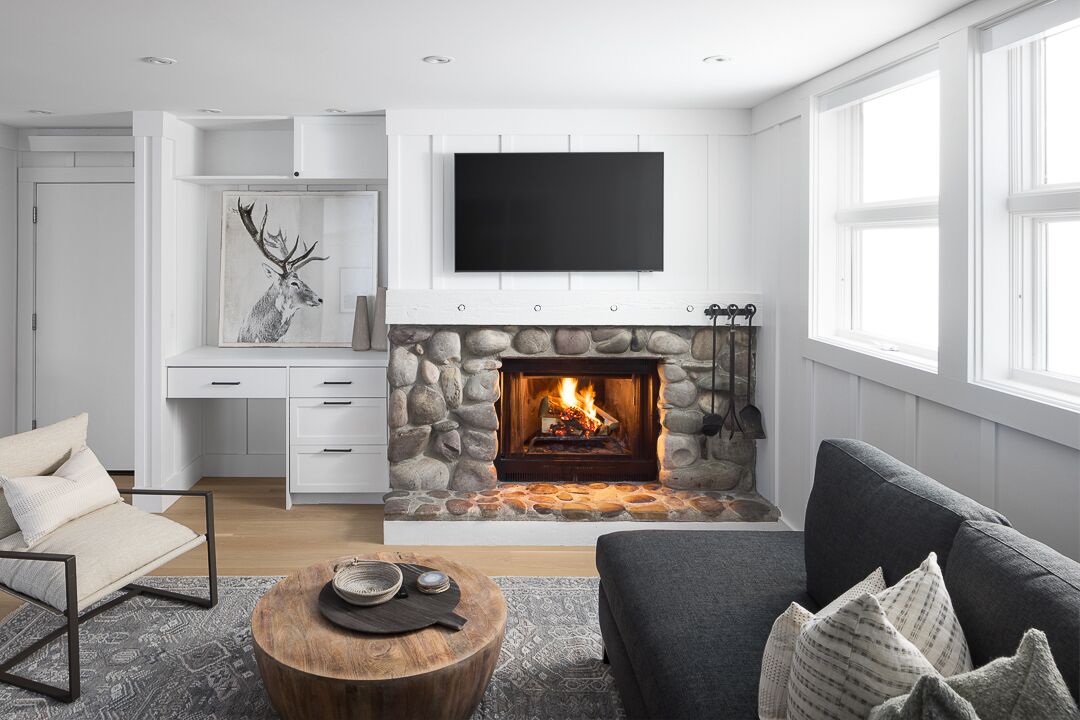 Smart TV y chimenea 
