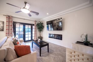 TV, fireplace - Retreat 3BD/2BA Home 1,278 sqft Sleeps 6 (Las Vegas)