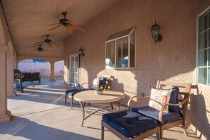 Outdoor dining - SVS: 4BD/3BA Private Las Vegas Home | Sleeps 8 | Near the Strip (Las Vegas)