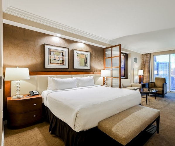 2 quartos, escrivaninha, ferros/tábuas de passar roupa