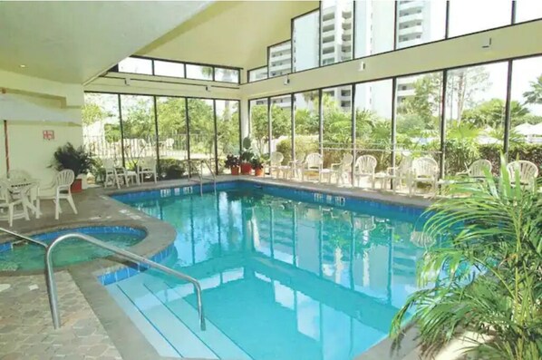 Indoor pool, outdoor pool - Universal/Pool view +FREE parking. Newly renovated 2bdrm/2bth (Orlando)