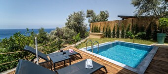 sea view and infinitive pool