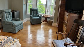 Standard Room | WiFi (free) - McLean House Bed & Breakfast (Souris)
