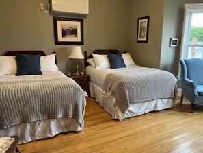 Free WiFi - McLean House Bed & Breakfast (Souris)