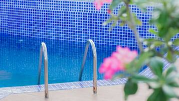 Kolam renang outdoor