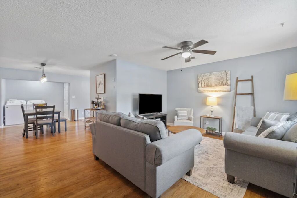 Centrally Located Cozy Bungalow - Newly Renovated