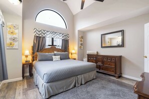 4 habitaciones, decoración personalizada y muebles diferentes 