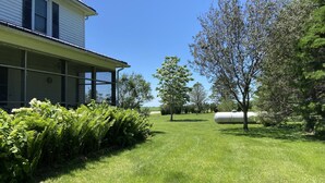 A house with a covered porch and a well-maintained lawn. - Slice of Heaven - Private pool - 4 Bedroom (Colo)