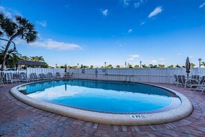 Unclassified image, 3 of 35, button