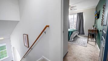 3 habitaciones, tabla de planchar con plancha, cuna de viaje y wifi