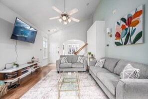 TV, offices - Duke 10 Min Away! 3 Bedroom (Durham)