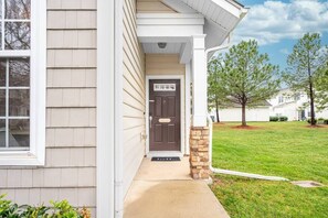 Exterior - Duke 10 Min Away! 3 Bedroom (Durham)