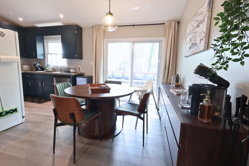 Charming 2BR 1.5 BA - Walk to Downtown Apex