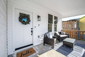 Property grounds - Cozy Ranch Home 10 Min to Downtown Durham (Durham)