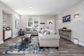 TV, offices - Cozy Ranch Home 10 Min to Downtown Durham (Durham)