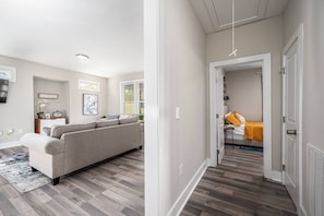 3 Schlafzimmer, Schreibtisch, Bügeleisen/Bügelbrett, Reisekinderbett