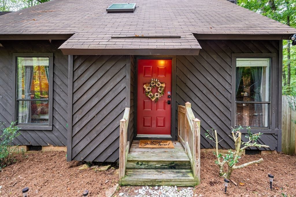 Cozy Private Duplex Tucked Away- 15 Min from UNC