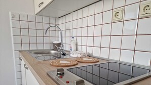 A kitchen with a sink, a stove, and a countertop. - KATARINA B4 - Studio Apartment (Rovinj)