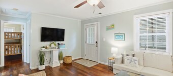 House of Zen - Walk to the beach, Huge fenced back yard, Outdoor shower!