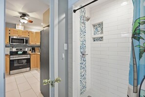 Fridge, microwave, oven, stovetop - House of Zen - Walk to the beach, Huge fenced back yard, Outdoor shower! (Oak Island)
