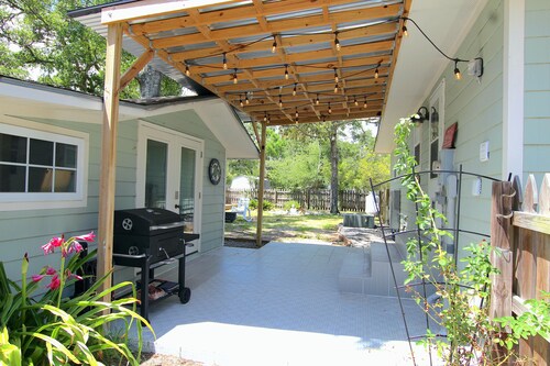 House of Zen - Walk to the beach, Huge fenced back yard, Outdoor shower!
