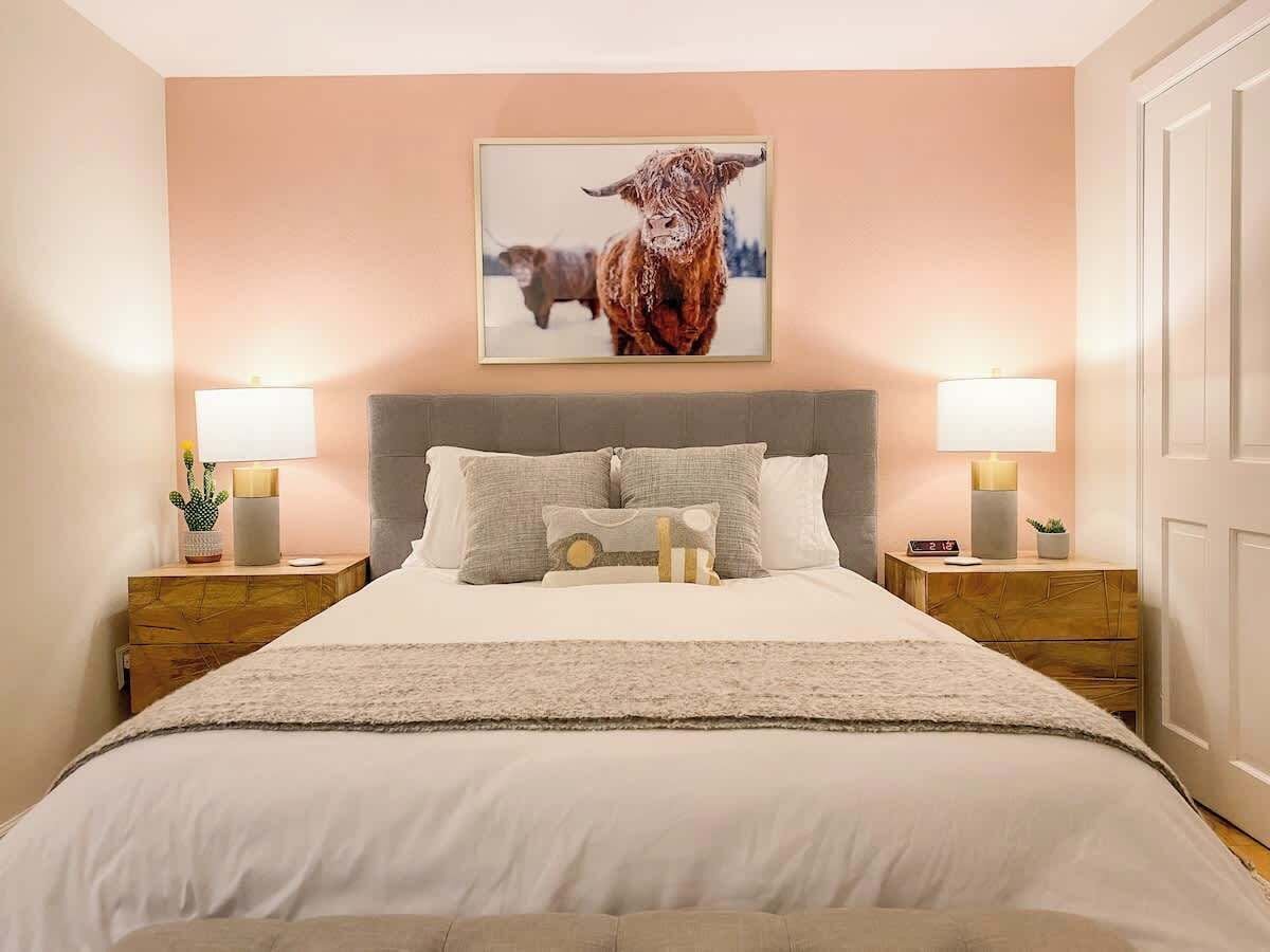 2 slaapkamers, een strijkplank/strijkijzer, gratis wifi, beddengoed