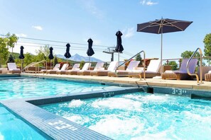 A heated pool - 5 Star Hotel Residence - Ski in Ski Out (Mountain Village)