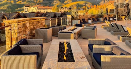 Forbes 5 Star Hotel - Ski-in Ski-out Private Residence with Heated Pool