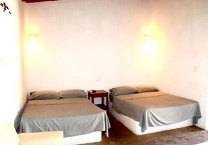 Individually furnished, desk, free WiFi, bed sheets - San Rafael (Los Pascuales)