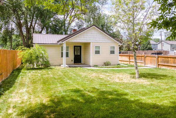 Exterior - ★Cozy Cottage★ Long Stays Beautiful Days♥ (Pocatello)