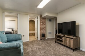 4 bedrooms, travel cot, free WiFi, bed sheets - ★Cozy Cottage★ Long Stays Beautiful Days♥ (Pocatello)