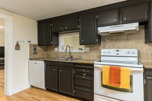 Fridge, microwave, oven, stovetop - ★Cozy Cottage★ Long Stays Beautiful Days♥ (Pocatello)