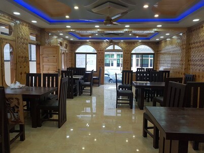 Paradise Hotel And Restaurant