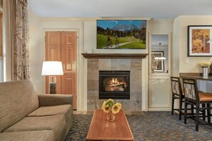 TV, fireplace, ping pong - Streamside at Vail Vibrant 1BR Condo with Stunning Views (Vail)