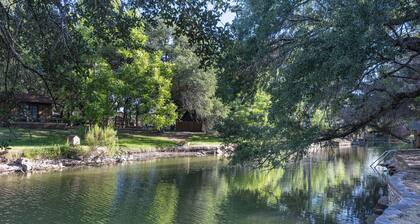 4-bedroom Lakehouse with boat dock