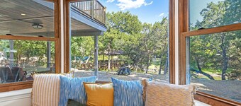 4-bedroom Lakehouse with boat dock
