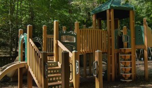 Children’s area - Hidden Haven - Steamy Hot Tub, Wifi, Pet-friendly (Jasper)