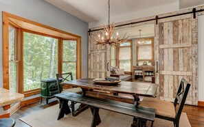 Dining - Hidden Haven - Steamy Hot Tub, Wifi, Pet-friendly (Jasper)