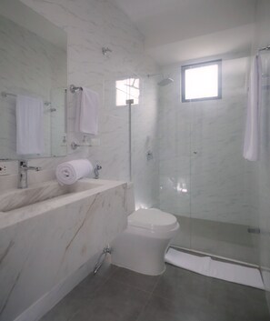 Shower, bidet - Tabor House (Barranquilla)