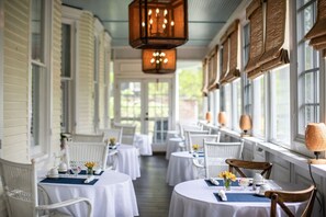 Dining - Captain’s Quarters Inn Downtown Edenton, King Bed 1st Floor (Edenton)