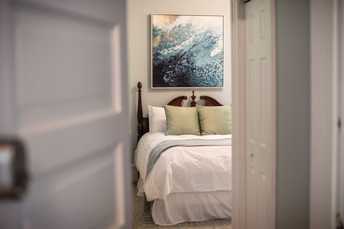 Free WiFi, bed sheets