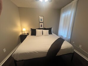 8 bedrooms, iron/ironing board, travel crib, free WiFi - BIG, Clean, Disney Themed House, 3 miles from Disney. (Kissimmee)